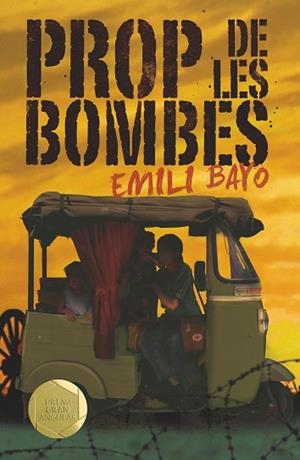 PROP DE LES BOMBES | 9788466147460 | BAYO JUAN, EMILI | Llibreria infantil i juvenil